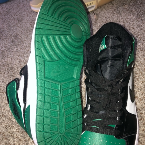 Only worn once (no box ) all my shoes in containers still has it value - Picture 6 of 6